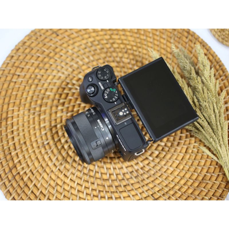 CANON EOS M3 FULLSET SEPERTI BARU