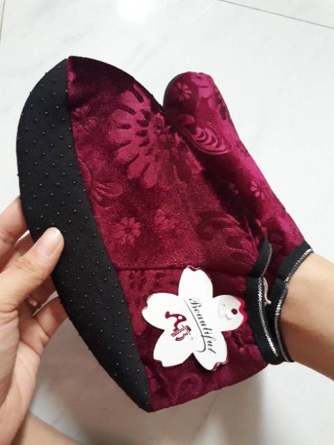 Dndcoll- KAOS KAKI TAWAF ANTI SLIP BLUDRU/SEPATU TAWOF EMBOSS-4
