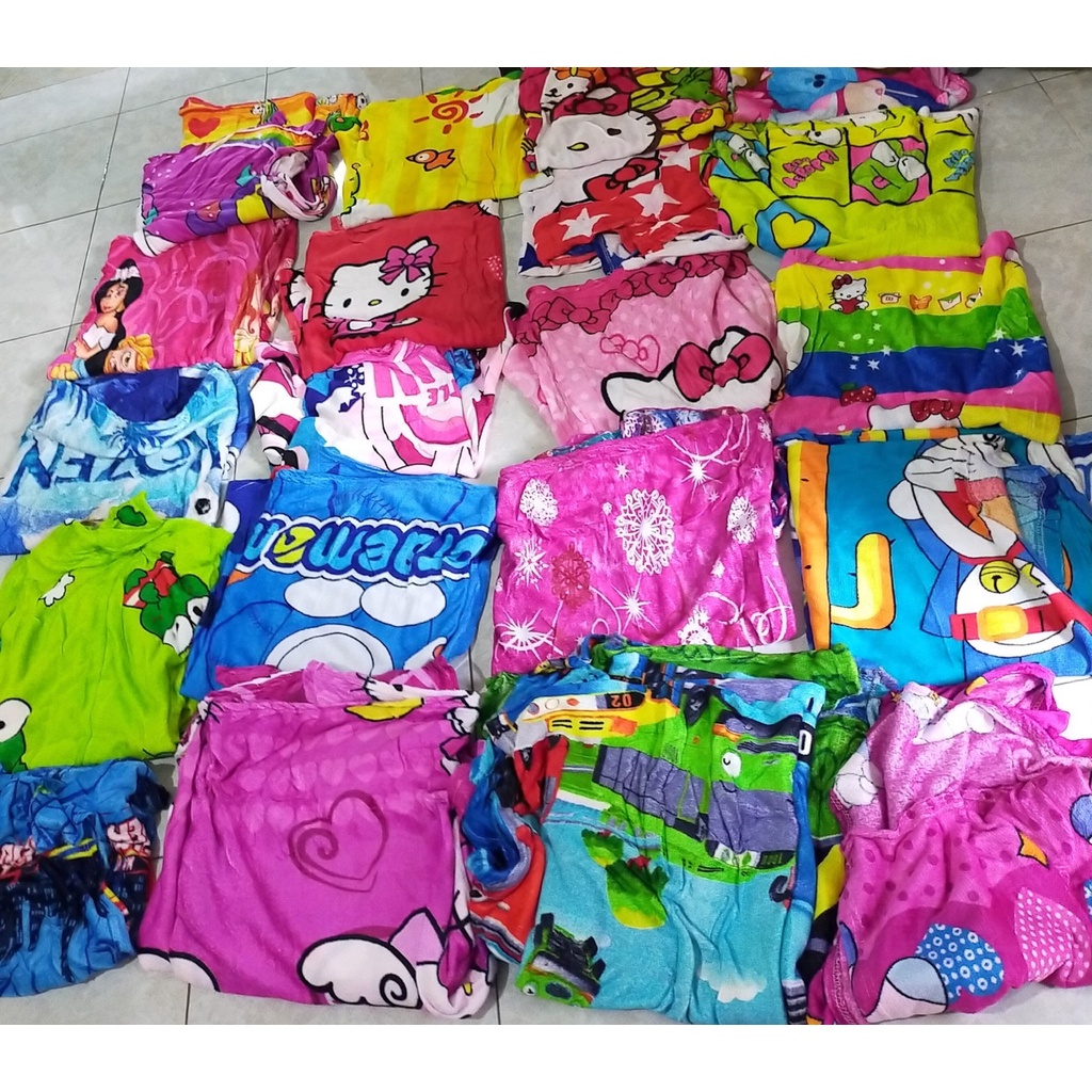 SELIMUT ANAK REMAJA KARAKTER BULU POLYESTER 120 CM X 200 CM MOTIF KARTUN MENGGEMASKAN HELLO KITTY DLL  JUMBO IMPORT HARGA GROSIR