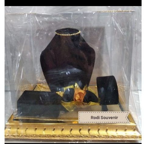 TEMPAT SESERAHAN CINCIN, KALUNG, GELANG