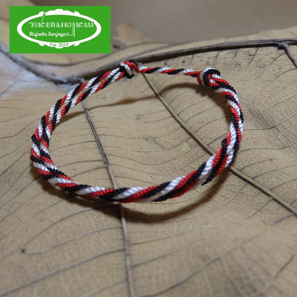 Gelang Tridatu Model Twist Bandul Omkara