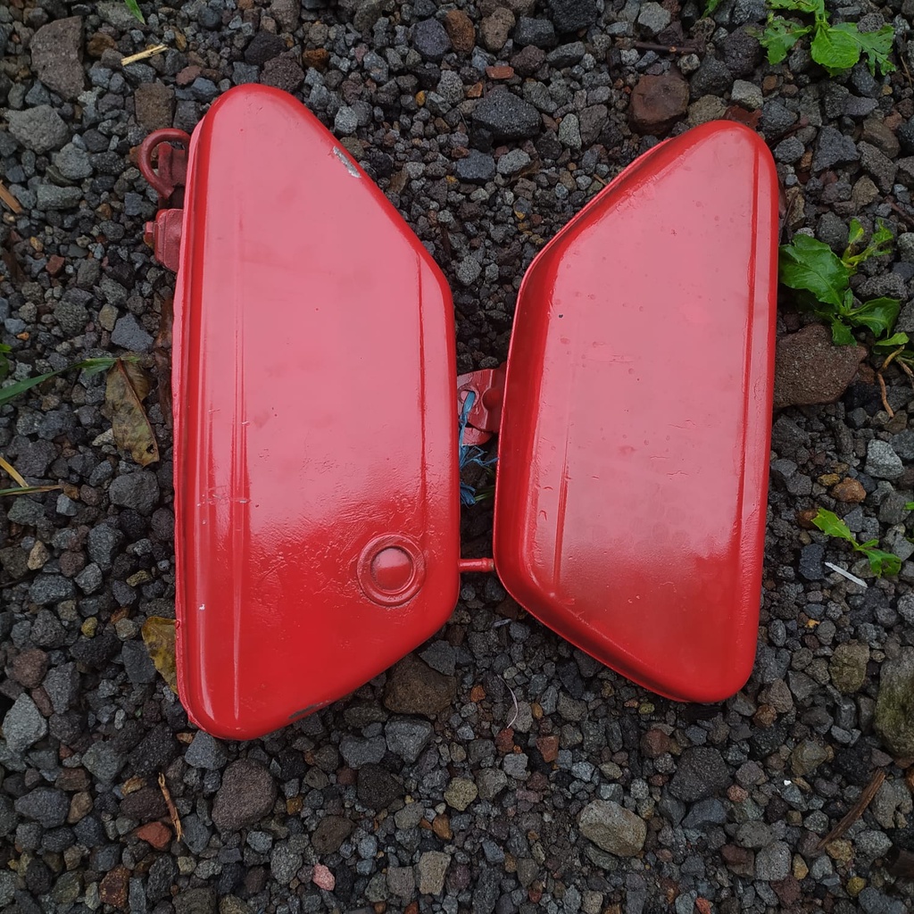 sepasang cover tutup aki tepong aki amping yamaha Ls3 Rs 100 kanan kiri original