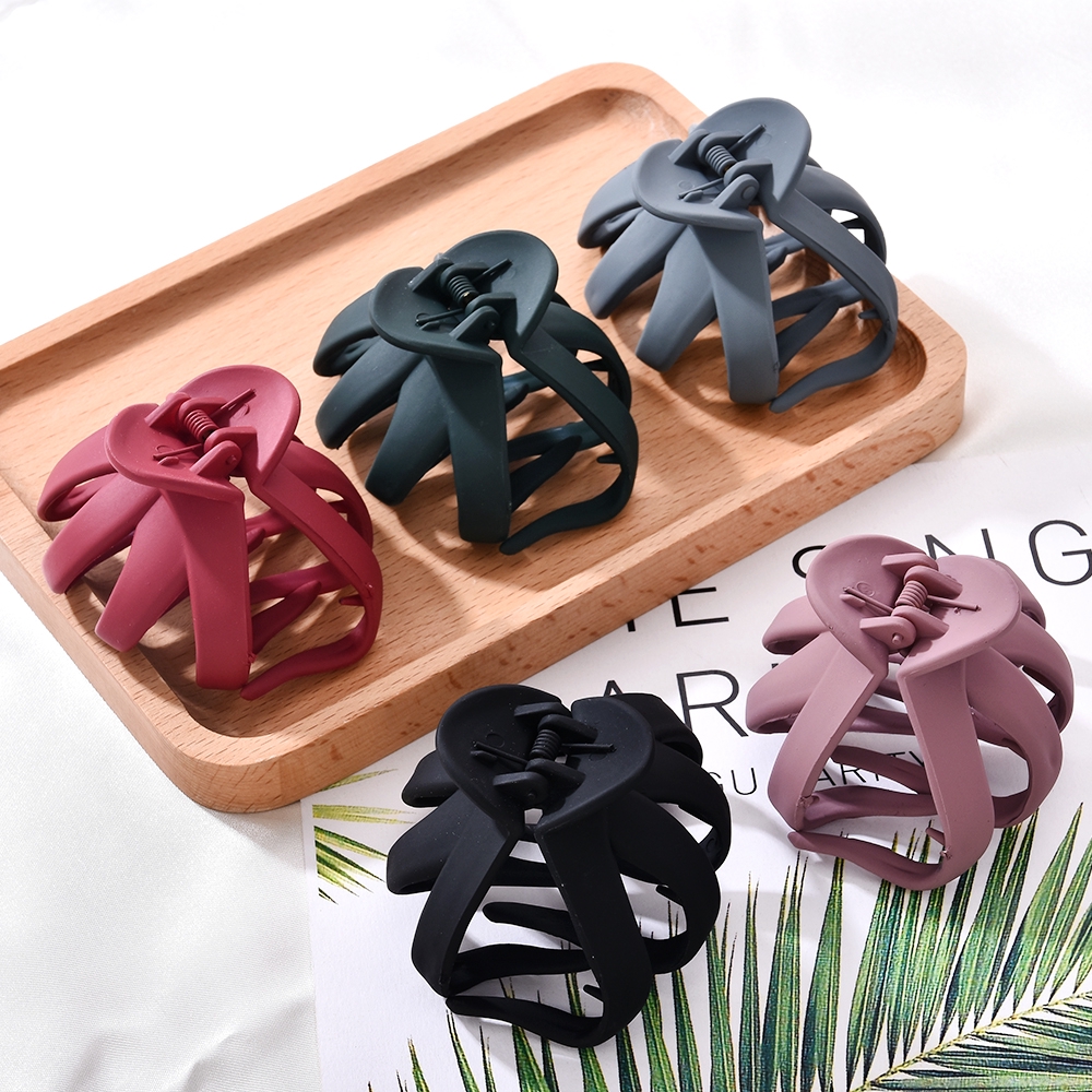 【COD Tangding】5 Colors Solid Geometric Hollowing Large Hair Claw Crab Clamp Hair Clip Hair Accessories