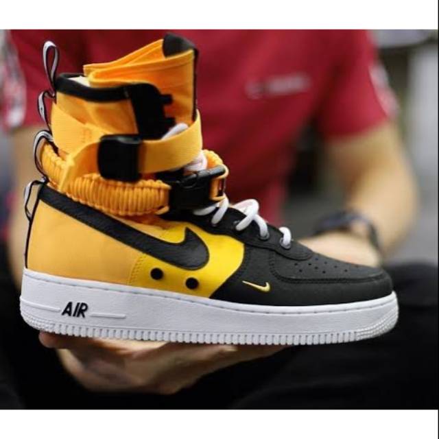 sepatu nike boots