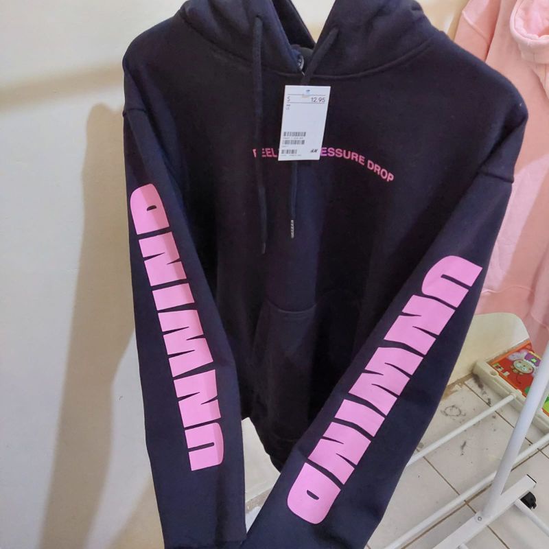 Hoodie Unwind hitam Hoodie h and m