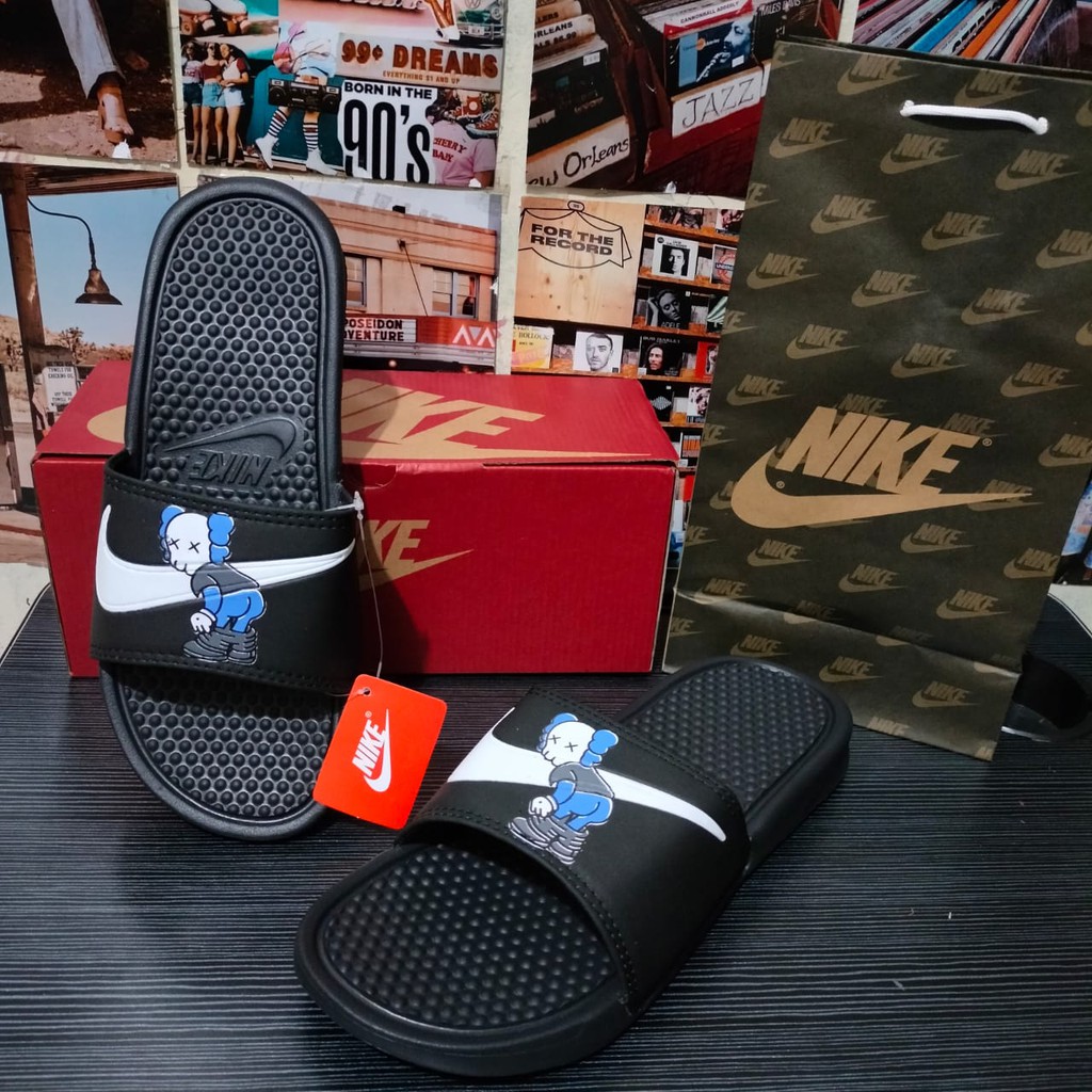 SANDAL NIKE X KAWS SENDAL SLIDE HITAM ROBOT TERMURAH PRIA WANITA SENDAL SLOP MURAH SELOP FLIP FLOP