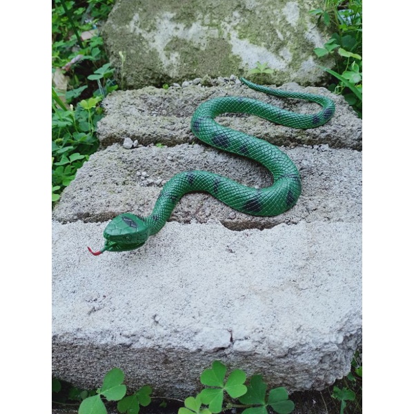 Mainan Ular Karet Hijau