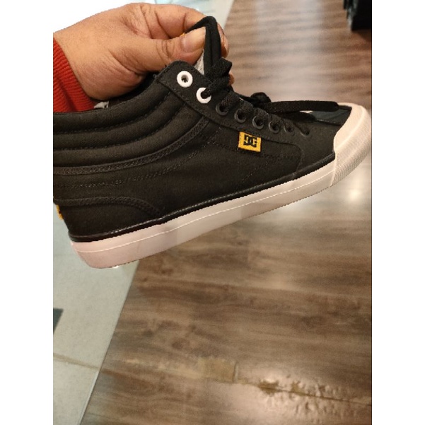 Snekaers Skater DC Evan Smith HI TX BW