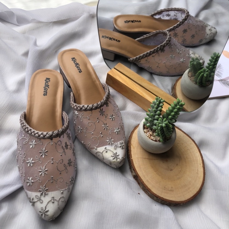 SANDAL SLOP MULES BRUKAT WANITA TERBARU HAK 3CM HIGHHELS PESTA WEDDING MODERN TERLARIS TERMURAH TASBIYA KELABANG HEELS 2 Sepatu Heels Wanita Selop Formal Cantik Nyaman TERBARU BERKIALITAS IMPORT Sandal Slop Slip On Teplek Wanita Sandal Cewek BROKLAT