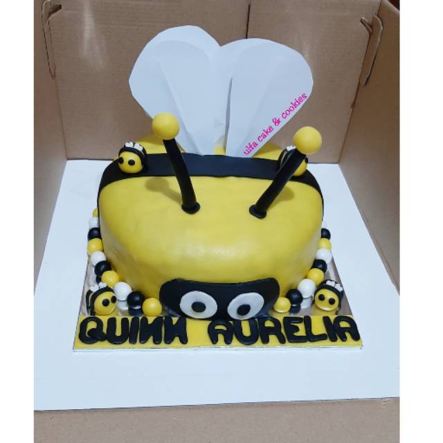

Birthday Cake Karakter Lebah Bee Honey
