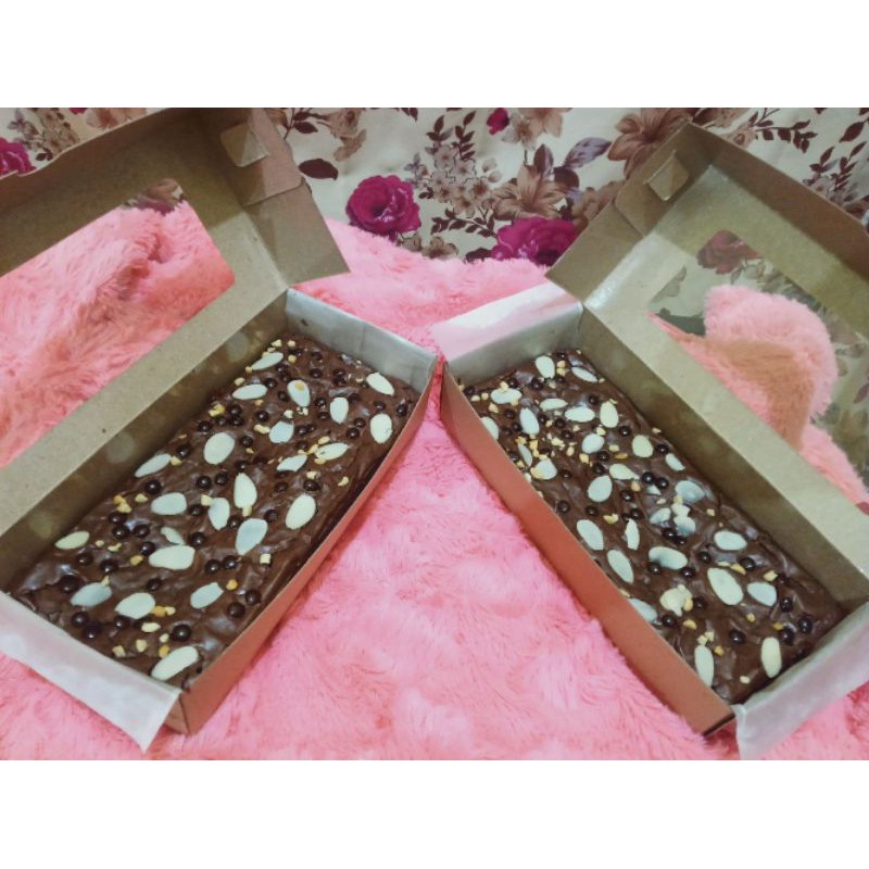 

Brownis fudgy shiny cruts 22x5x10//Brownis panggang
