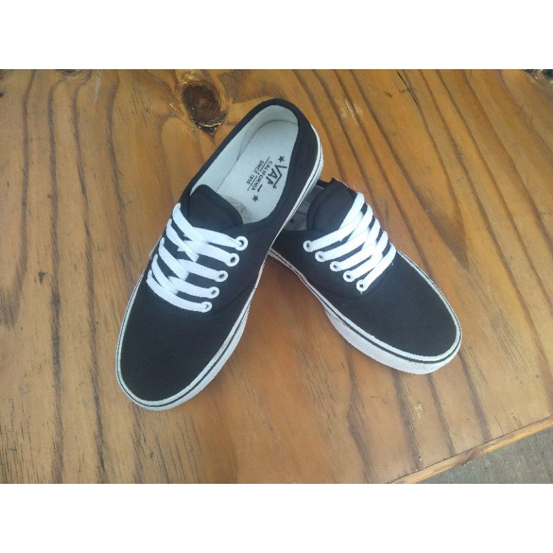 Sepatu Vans Authentic OG Premium Black White