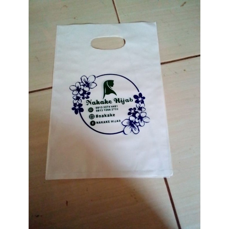 

Plastik plus sablon nama toko ukuran 20x30cm isi 200pcs