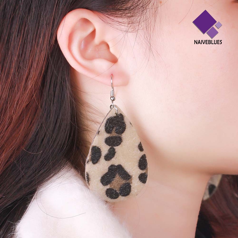 Anting Kait Model Menjuntai Bahan Kulit Motif Print Leopard Untuk Wanita