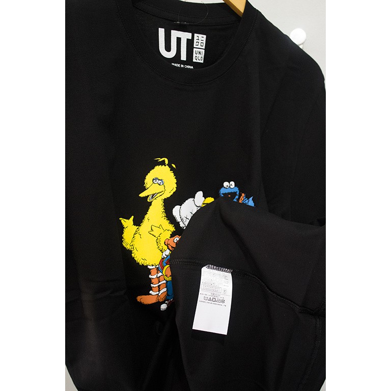 Kaos Tshirt Uniqlo X Kaws