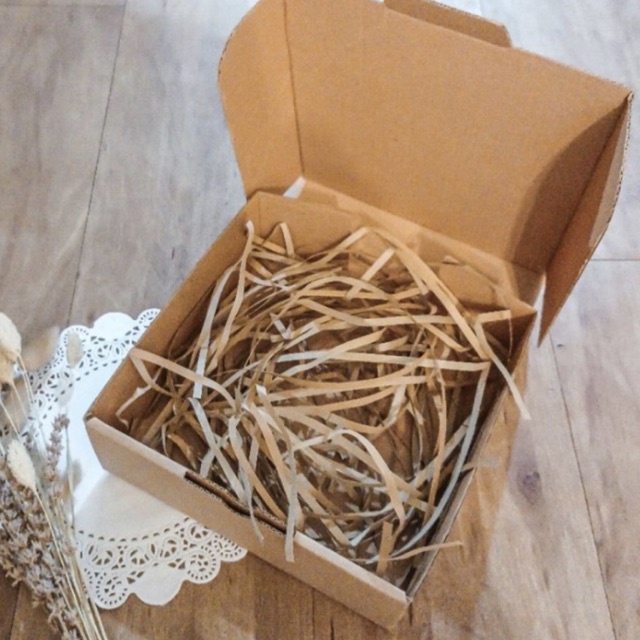 

KERTAS CACAH | Shredded Paper | Kertas Serut | Kertas Potong | Kertas Samson | Kertas Isian Box Kardus Hampers kertas cacah