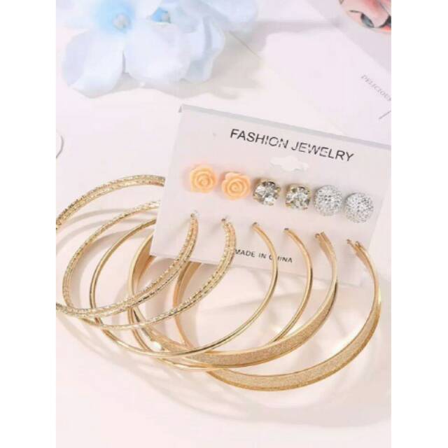 1 pasang anting anting hook emas imitasi