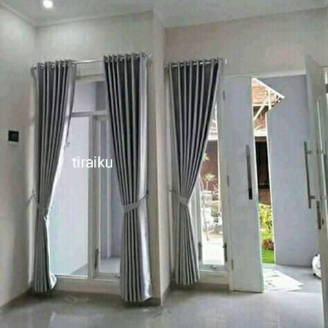Gorden blackout abu muda tinggi 220cm polos serat.