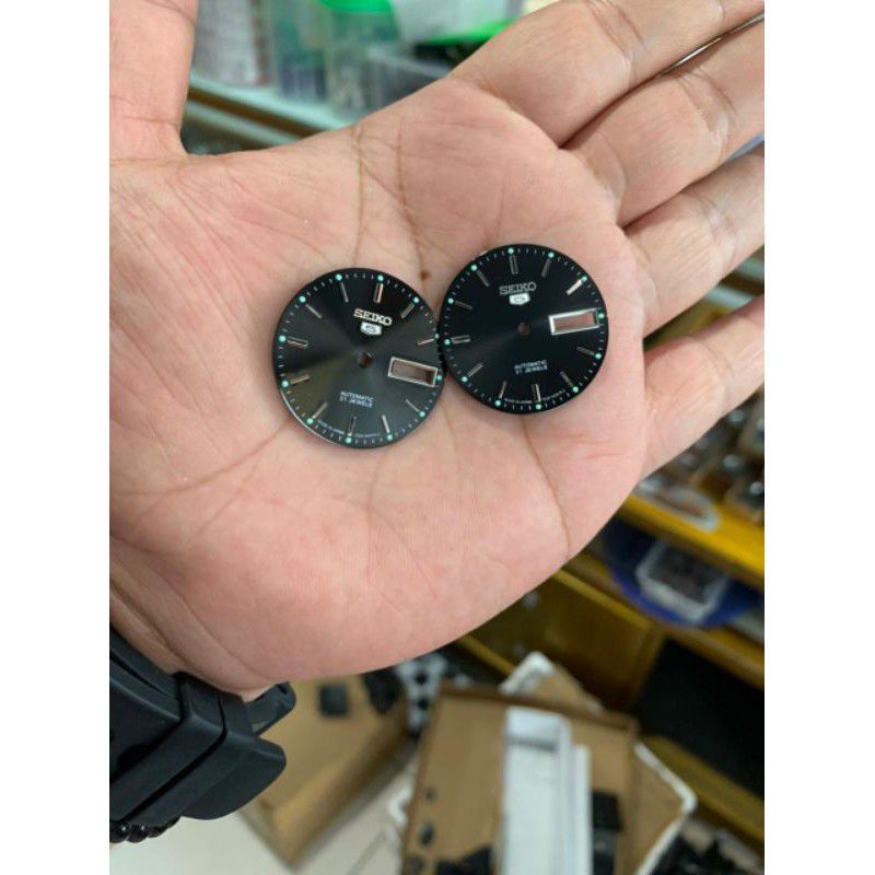 plat dial jam tangan Seiko 5 automatic hitam