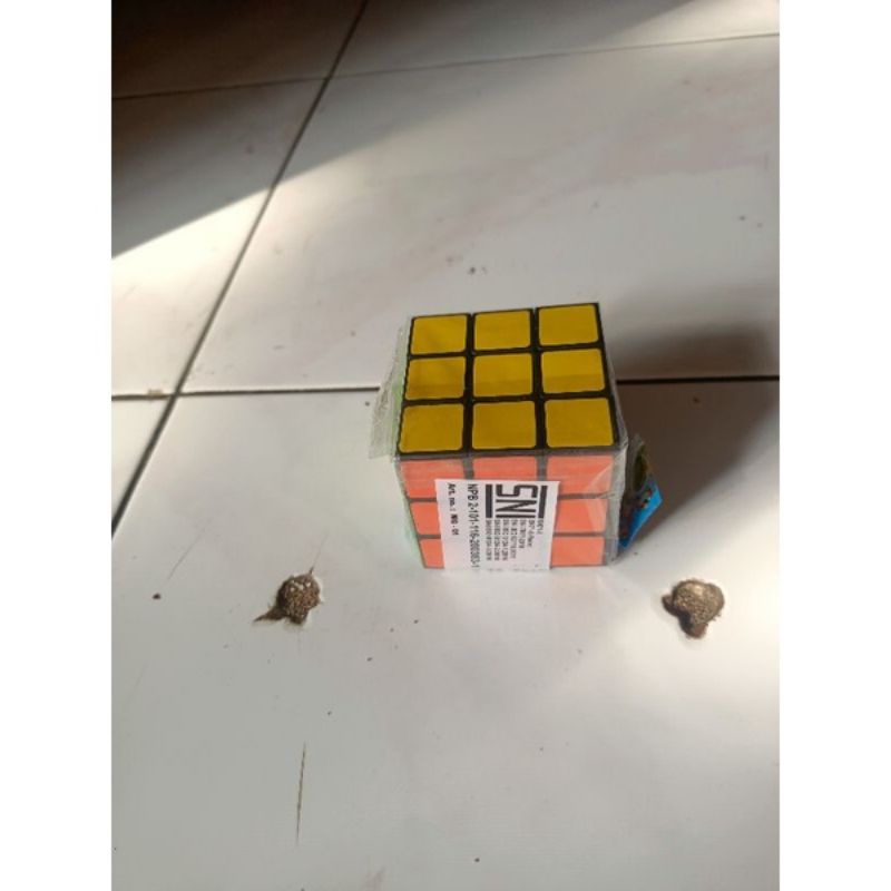 Mainan rubik 3x3 ukuran sedang / magic cubelovers + Tambahan Rubik Kecil