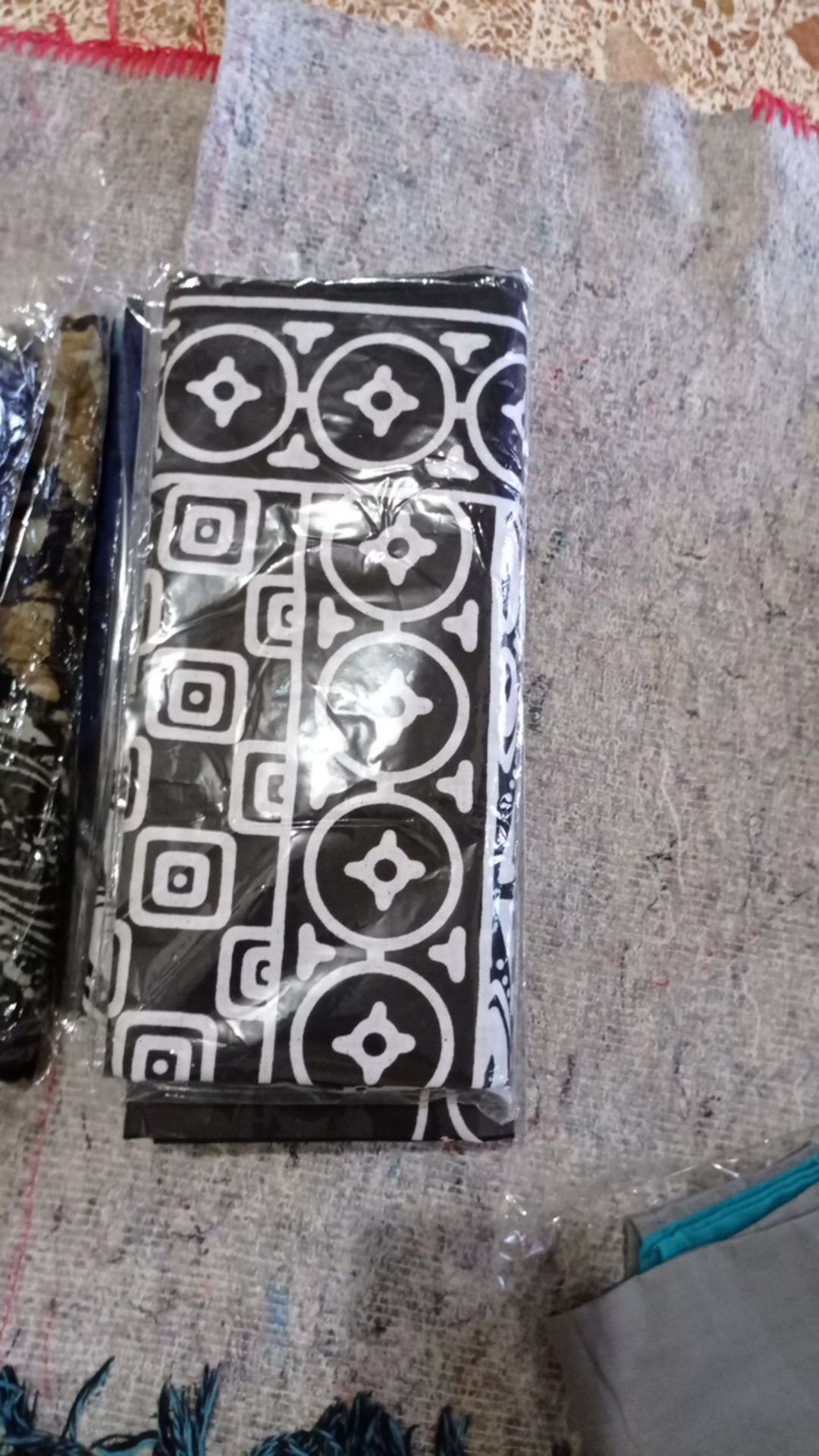 Sarung Anak Batik Halus Motif Kepyuran - Warna Merah- Bukan Sarung Gus Azmi Bahan Katun(kaku)