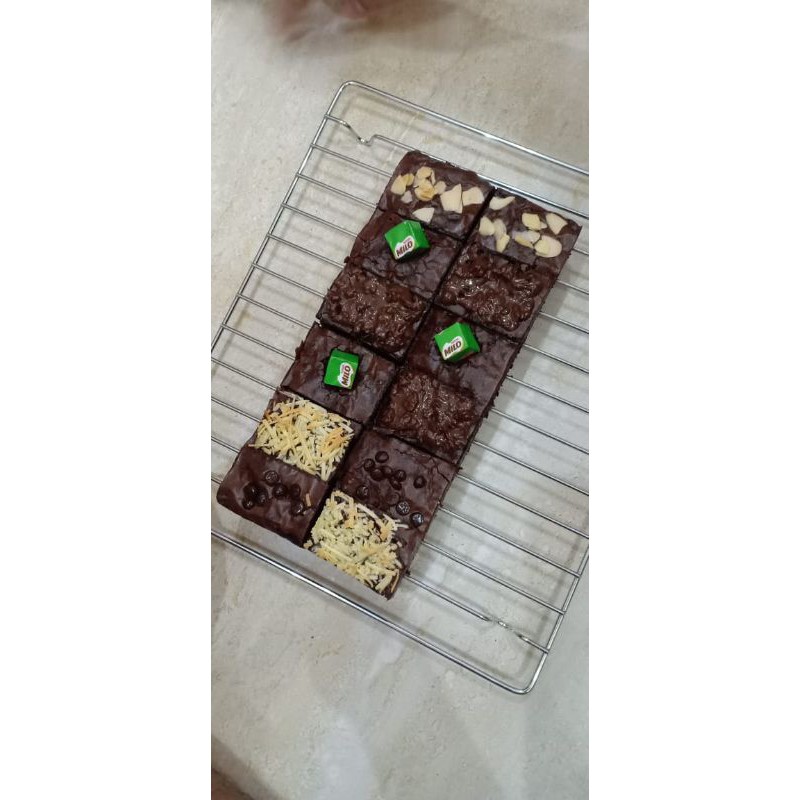 

Moodys Brownies Panggang Premium Mix Topping 20x10