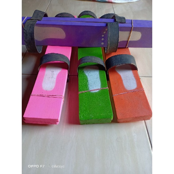 

Bakiak Kaki 2