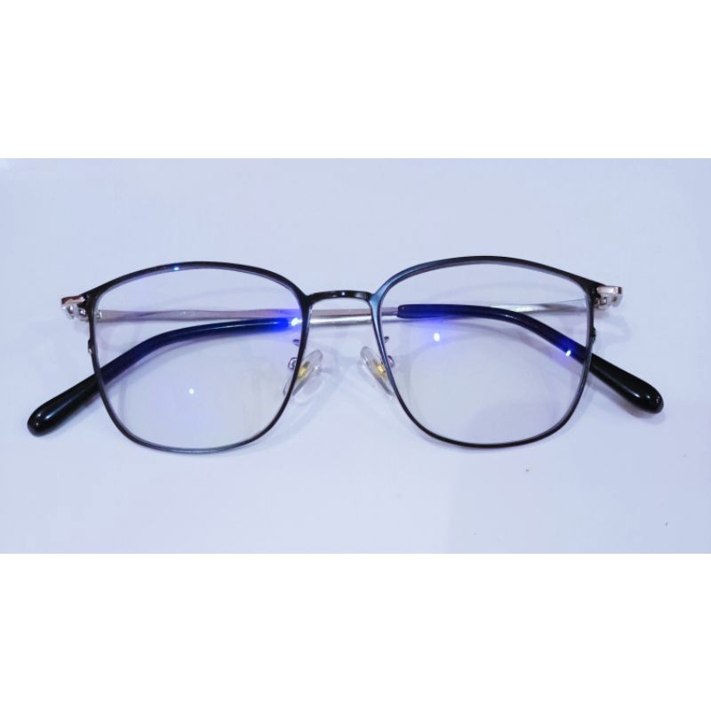 Kacamata keren dengan lensa PREMIUM BLUESACROMIC