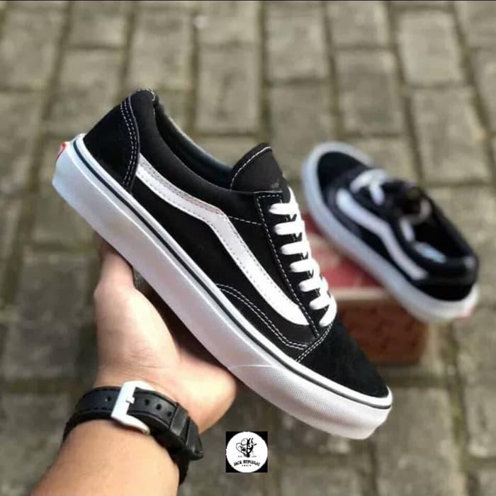 SEPATU PRIA/KASUAL PRIA/KANPAS PRIA VANS OLSKOOL CLASIK WAFLE IFC.