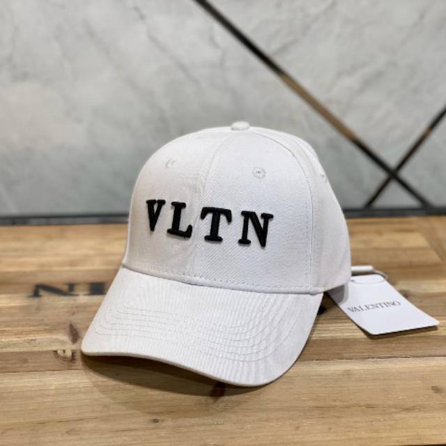 Topi VLTN white color