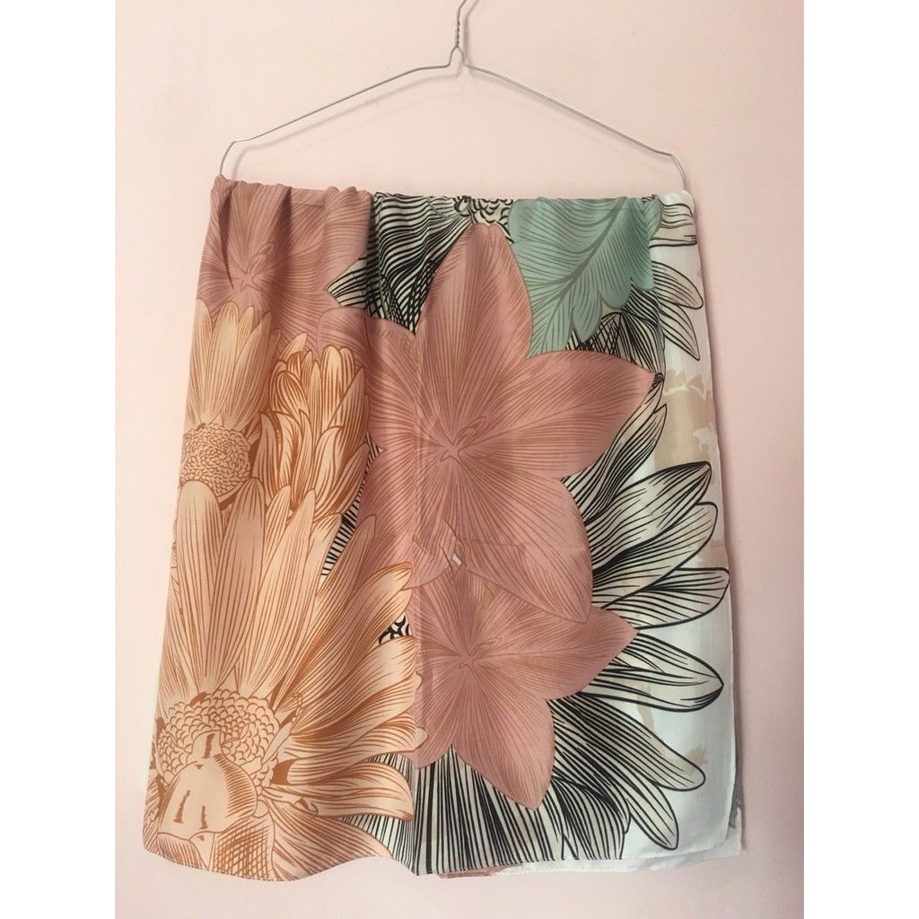 Jilbab segi empat motif bunga