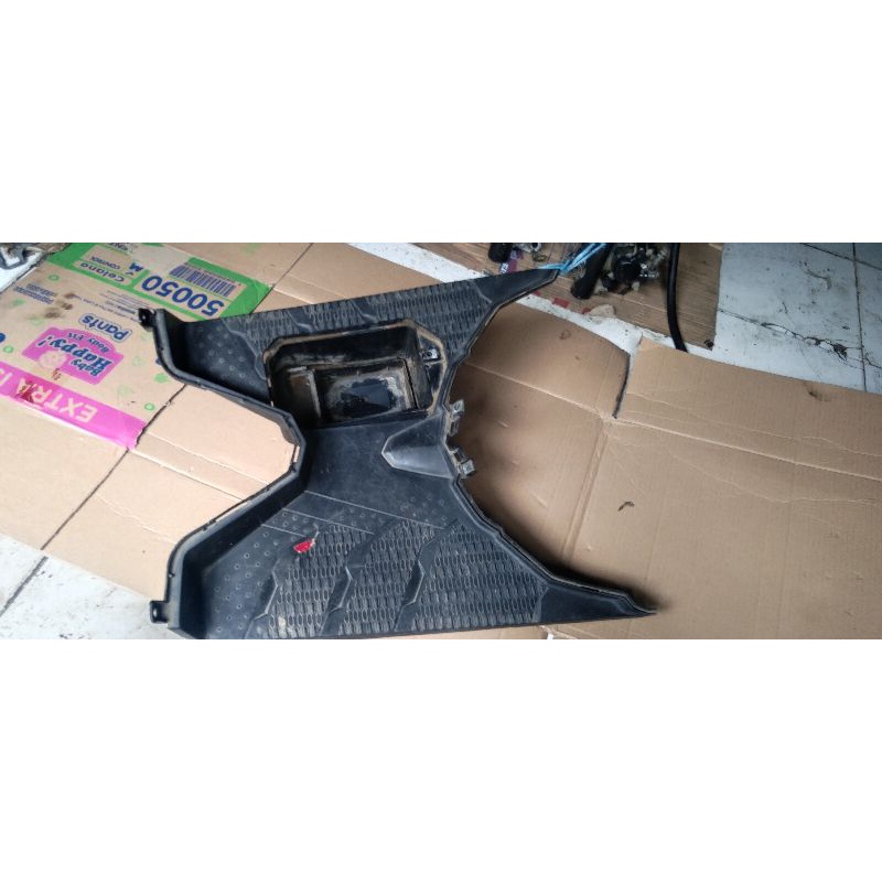 dek lantai Vario 150 125 LED original