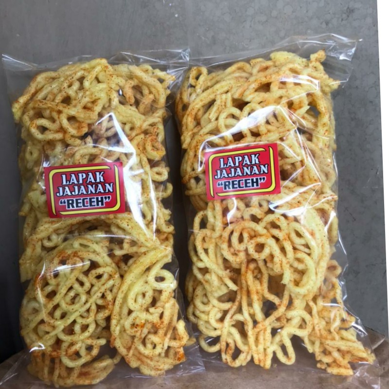 

Kerupuk mie rasa bawang dan rasa pedas / Krupuk mie kuning / seblak krupuk mie / kerupuk mie / kerupuk seblak /seblak kering