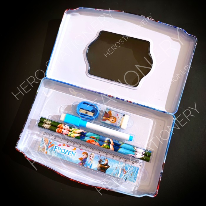 

Buruan Kotak Pensil Kaleng Jumbo Whiteboard Isi Candy Frozen Fever Berkualitas