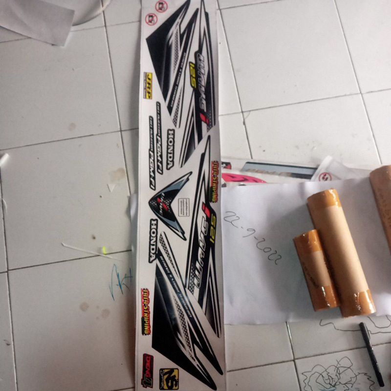 striping wave 125 hitam