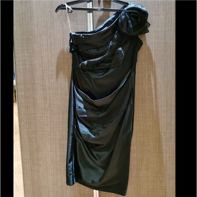 Preloved karen millen black dress