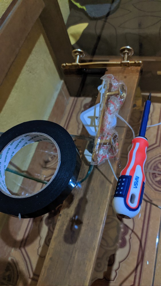 Tarikan Handel Laci Lemari Kuning Gold Panca