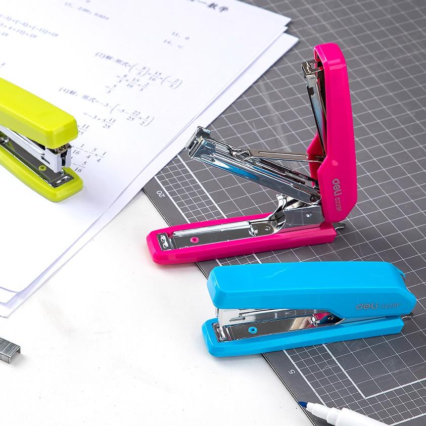 

Dapatkan Segera ❁ Deli Staples Stapler Tahan Lama Durable 10 15lembar sheets Biru Blue E0229F**