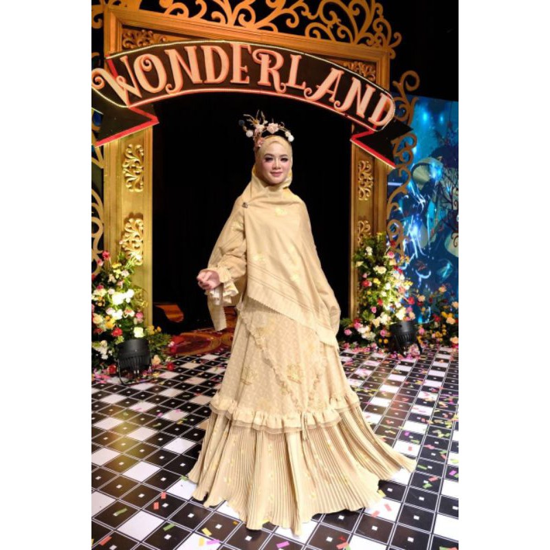 

WONDERLAND RAVERIEBy CM Signature