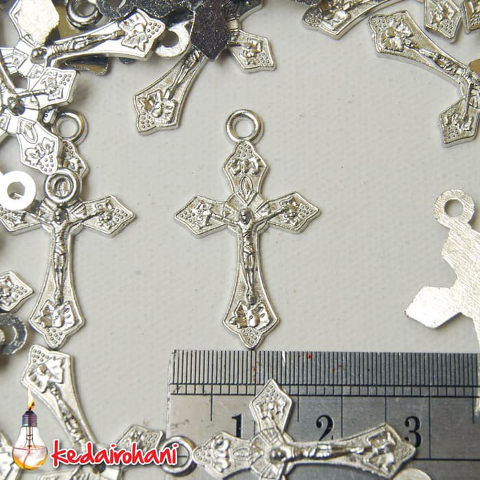 Bandul Cross Salib Logam Nikel Bahan Souvenir KalungGelang Rosario