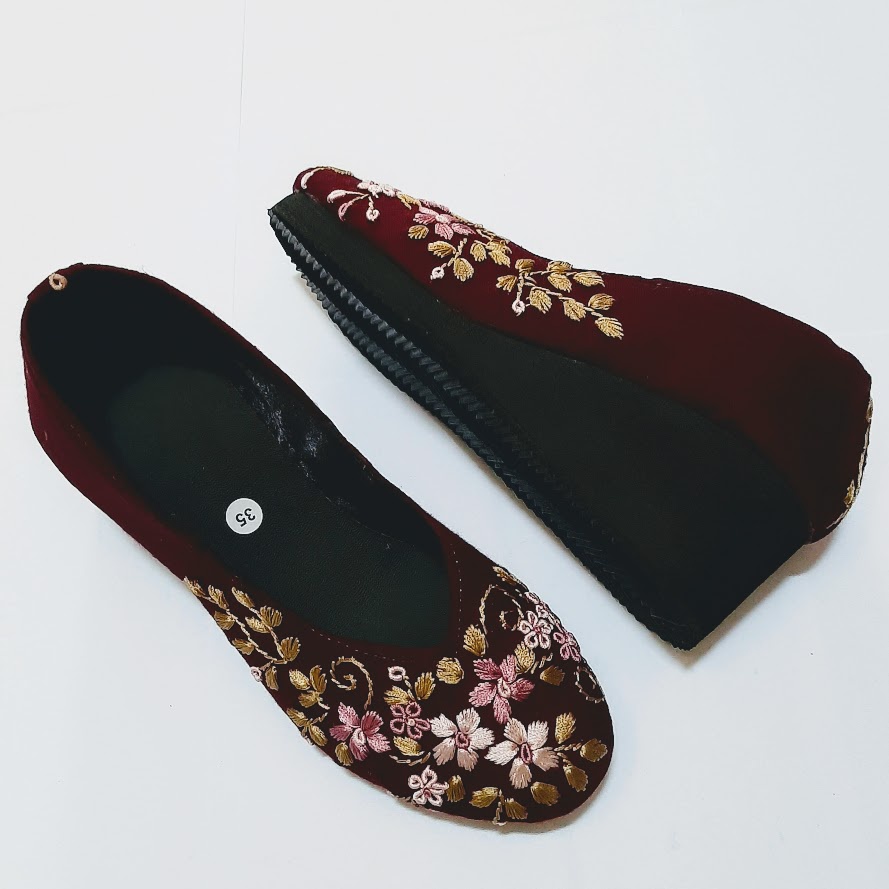 etnik fashion sepatu hak tinggi wanita pesta wedges slip on terbaru murah sulam marun