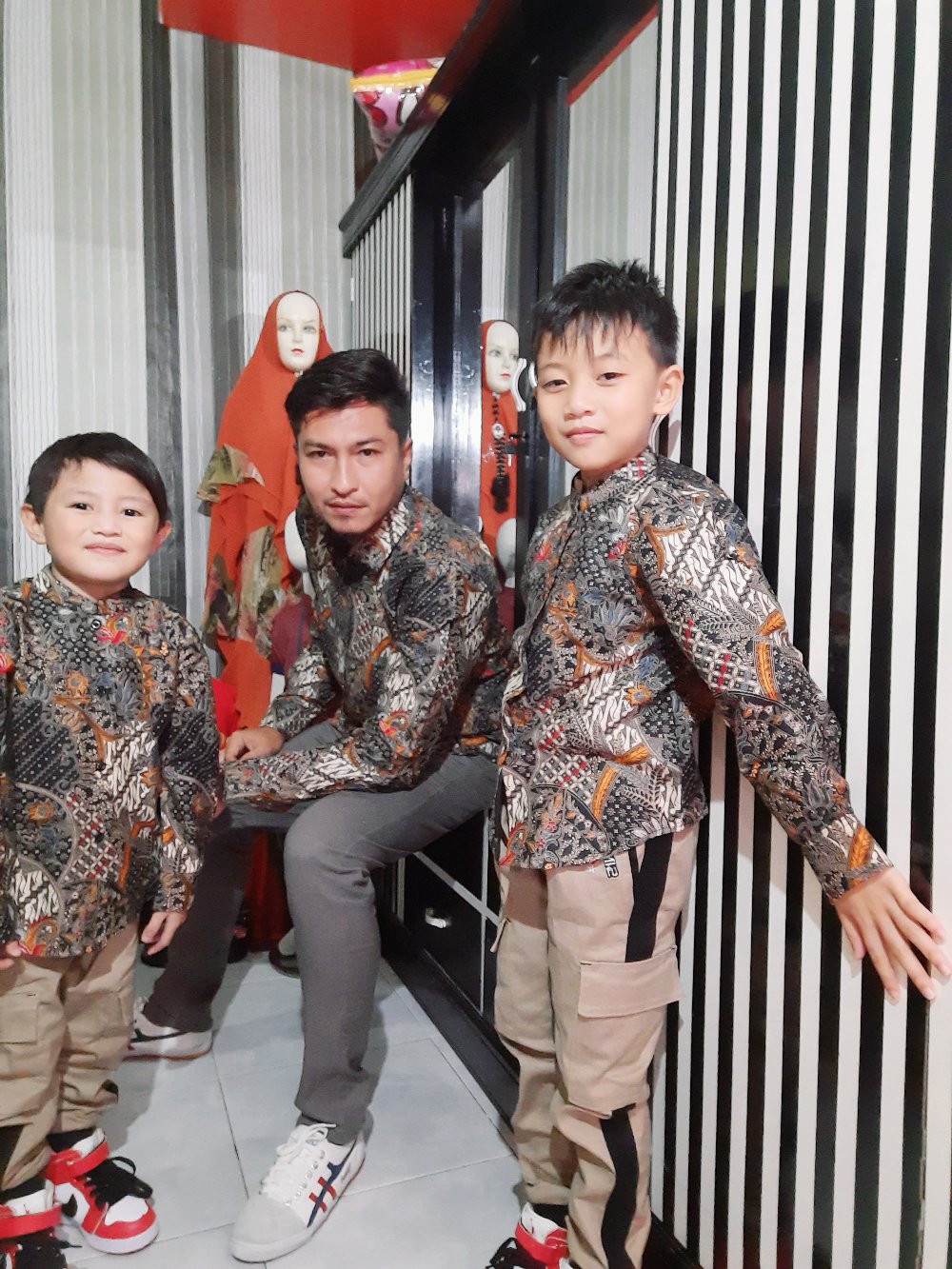 Set Batik Couple Ayah Dan Anak Motif Klasik Warna Kuning