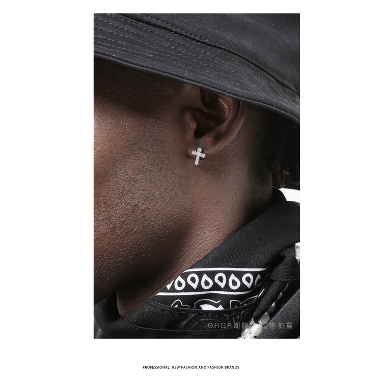 Anting Tusuk Sterling Silver 925 Desain Salib Hias zircon Gaya hip hop Untuk Pria / Wanita