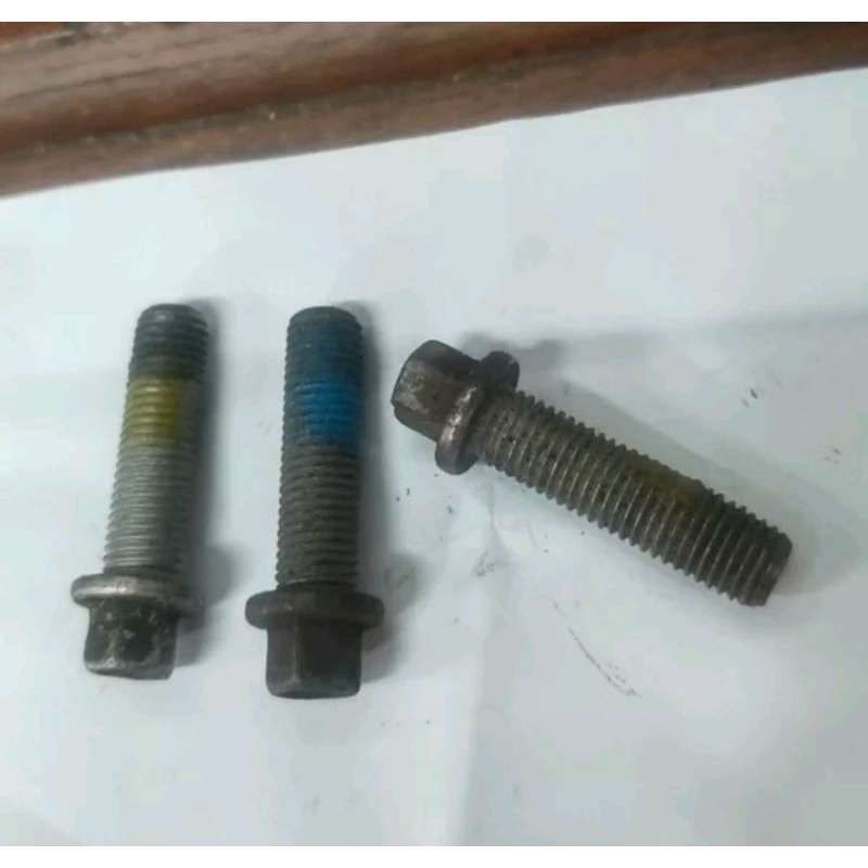 baut kopel depan yang posisi di double joint Jeep cherokee XJ