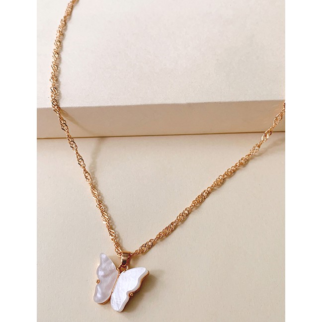 LRC Kalung Wanita Fashion Necklace Butterfly Resin Alloy Necklace K4359X