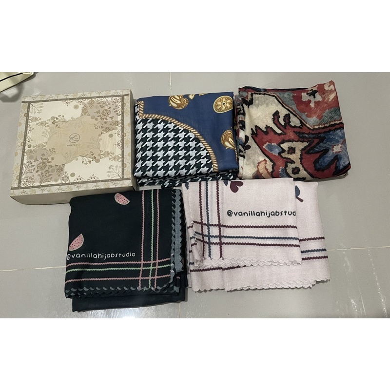 PRELOVED JILBAB LIGHTS.Clo,Vanillahijab,Dian Pelangi (Pelangi Asmara)