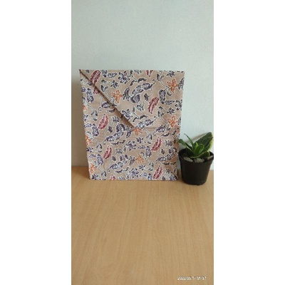 

bungkus kado unik, paperbags uk besar ya