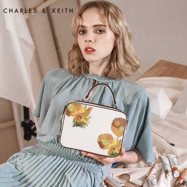 

Tas charles & keith van gogh box original