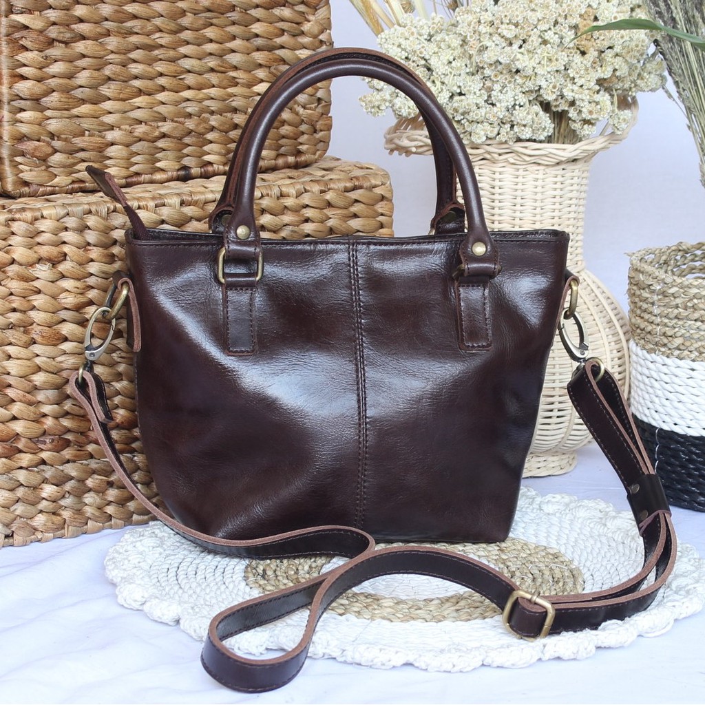 TAS JINJING DAN SELEMPANG KULIT SAPI ASLI MODEL EMMA DARK BROWN/ FREE GRAVIR NAMA DI GANTUNGAN TAS