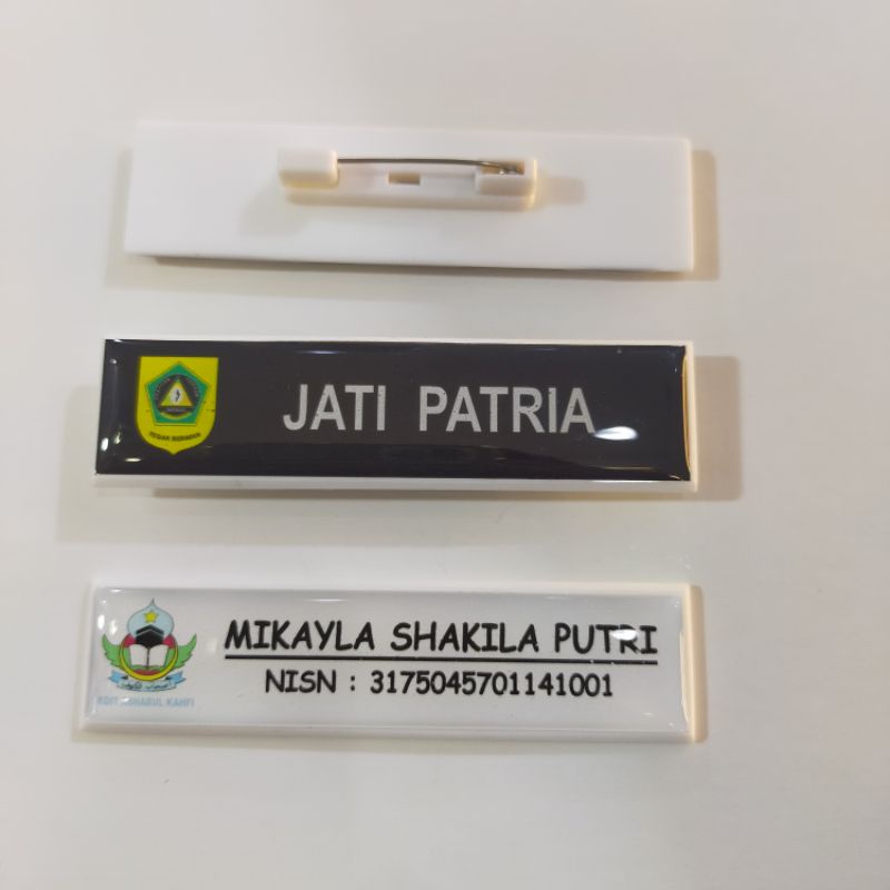 

Name tag/papan nama peniti